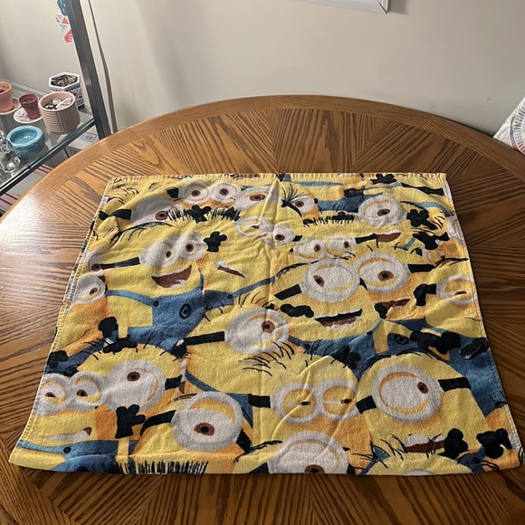 Minions Beach Towel! Despicable Me Minions Print Beach Towel Standard Size GUC - Picture 11 of 13